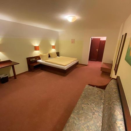 Hotel Goldener Loewe Zeulenroda-Triebes Екстер'єр фото