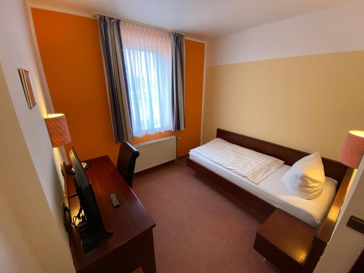 Hotel Goldener Loewe Zeulenroda-Triebes Екстер'єр фото