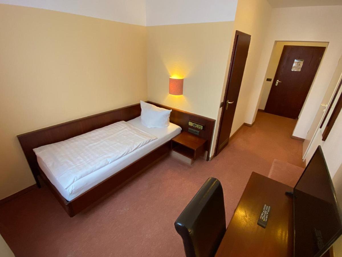 Hotel Goldener Loewe Zeulenroda-Triebes Екстер'єр фото