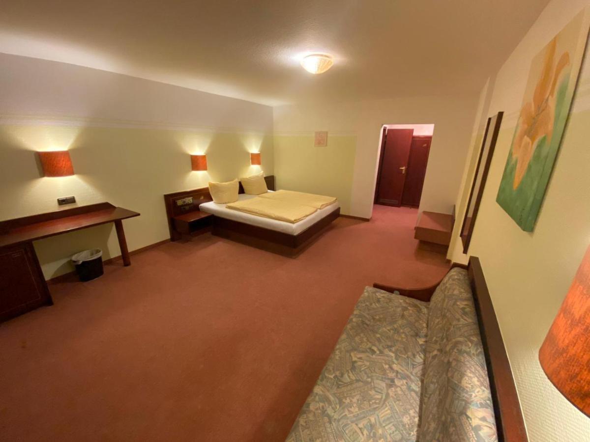 Hotel Goldener Loewe Zeulenroda-Triebes Екстер'єр фото