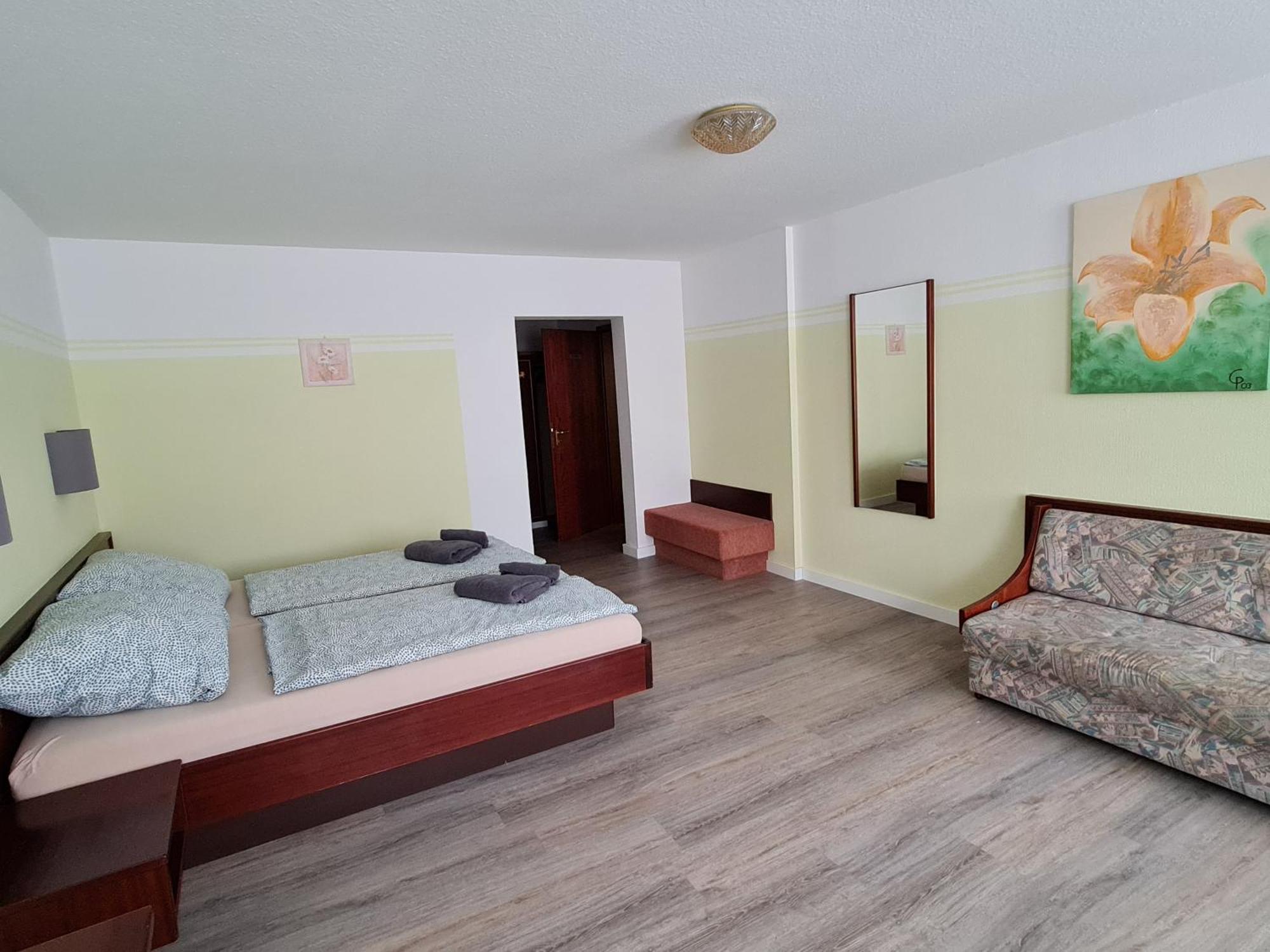 Hotel Goldener Loewe Zeulenroda-Triebes Екстер'єр фото