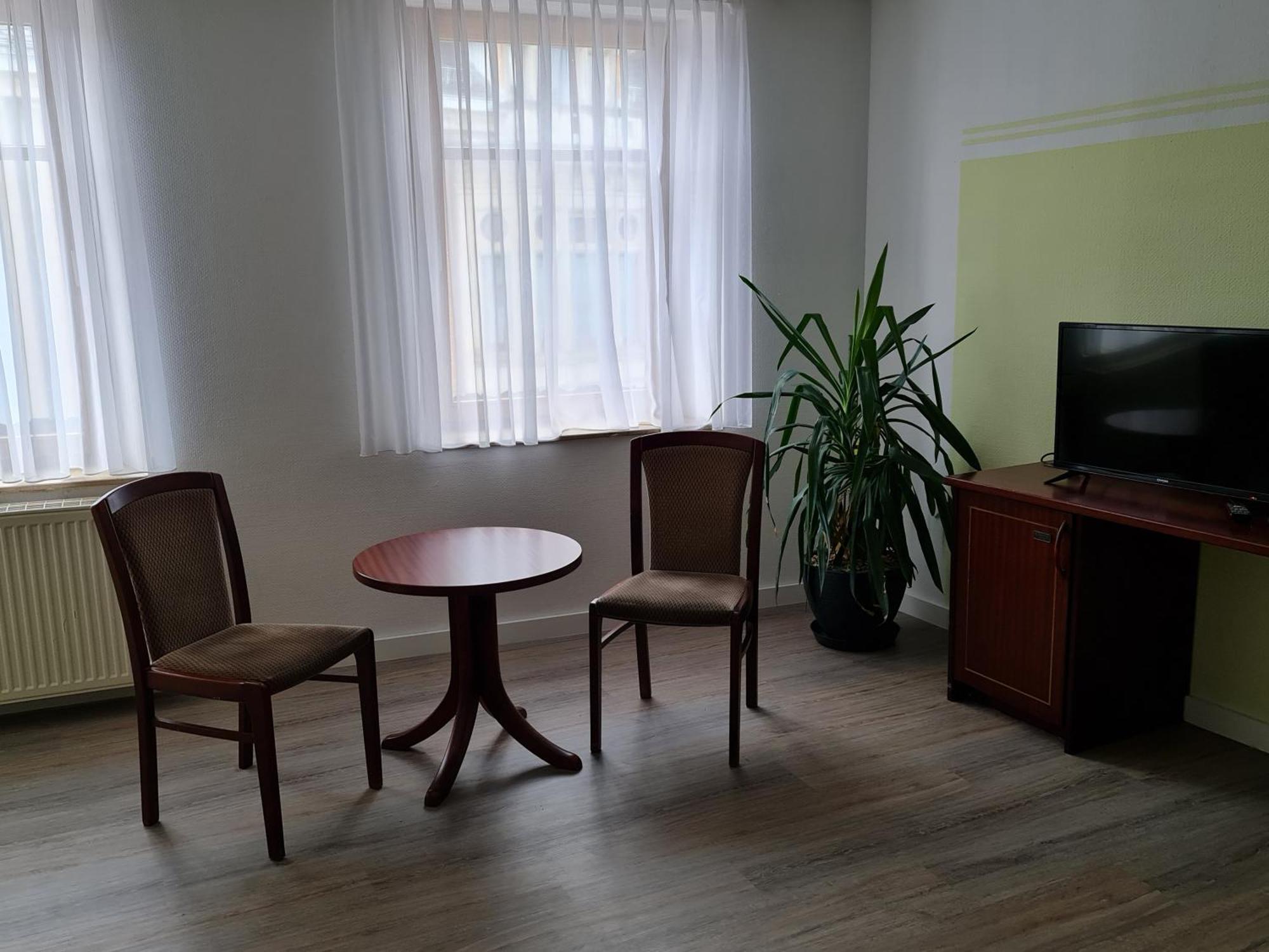 Hotel Goldener Loewe Zeulenroda-Triebes Екстер'єр фото
